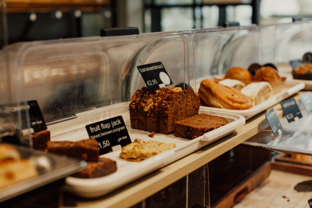 Schap met koeken bij Brood&Zo